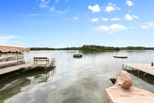 West Bend, WI 53095,5804 W Lake Dr