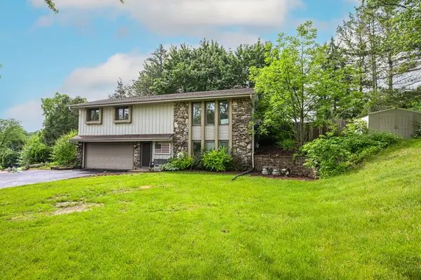 S76W24885 Highland Ct, Vernon, WI 53189