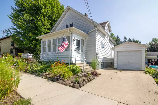 1009 Wisconsin St, Watertown, WI 53094