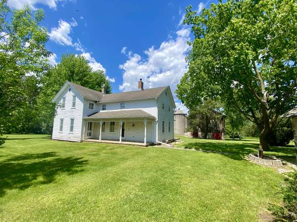 W4964 Pioneer Rd, Fredonia, WI 53021