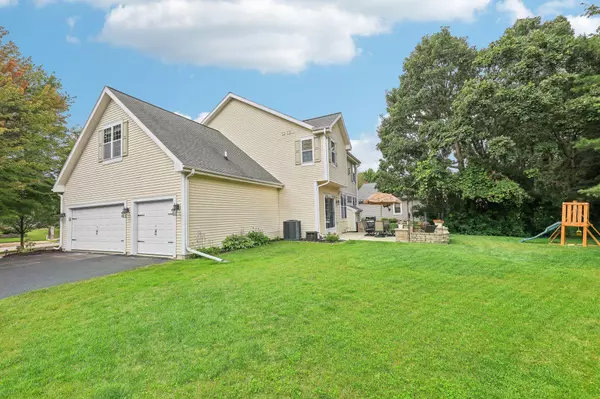 Hartland, WI 53029,304 Woodlands Ct