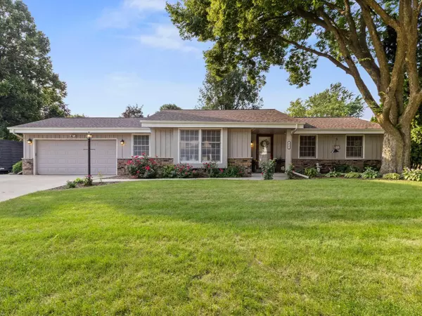 516 Cambridge Ave, Waukesha, WI 53188