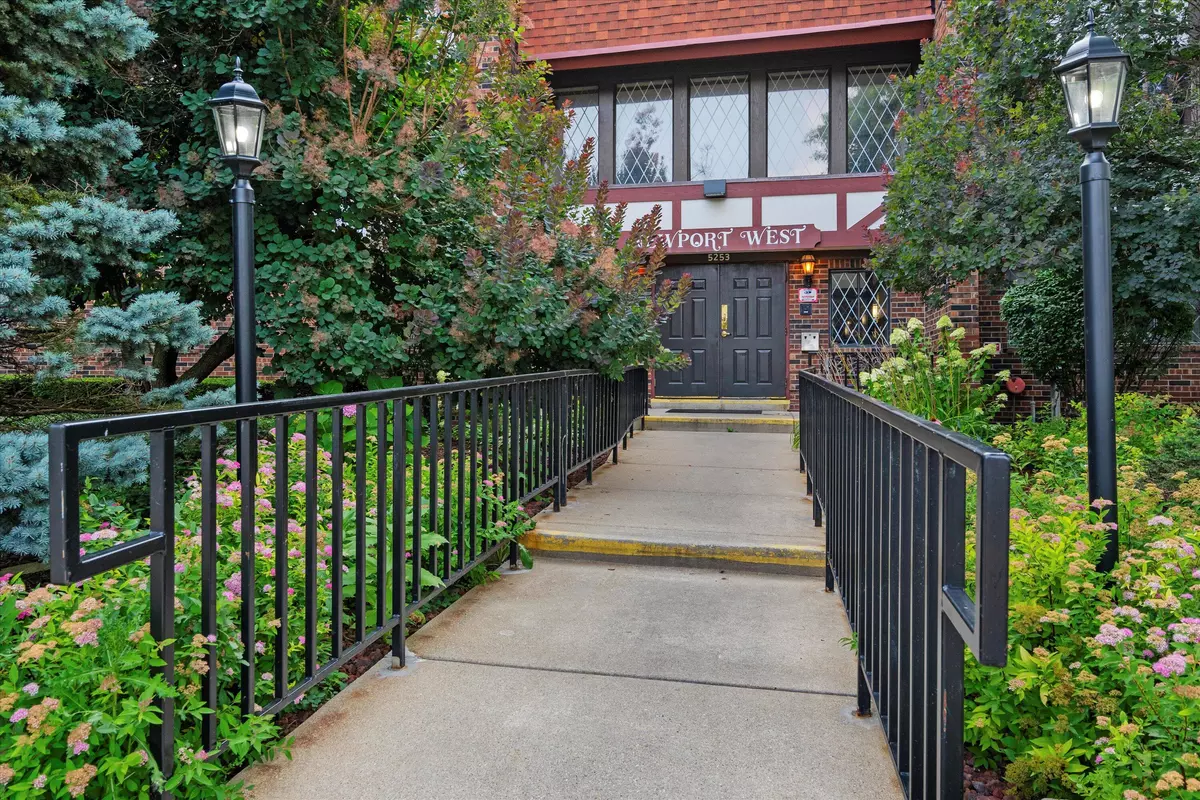 Milwaukee, WI 53225,5253 N Lovers Lane Rd Unit 230