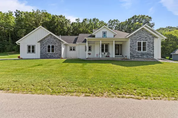 W6275 Pinewood Dr,  Onalaska,  WI 54636