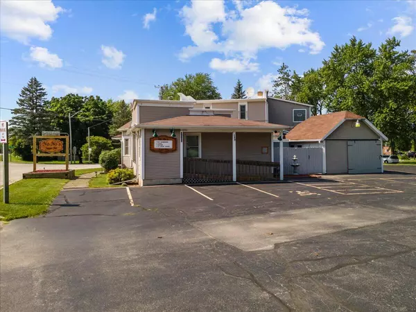 Newburg, WI 53095,3498 State Road 33 -