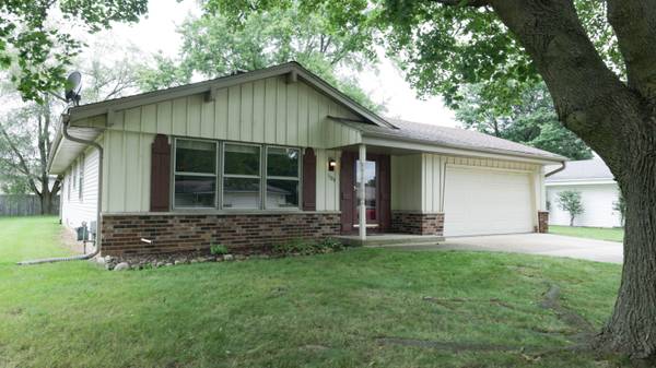 1129 Riverton Dr, Mukwonago, WI 53149