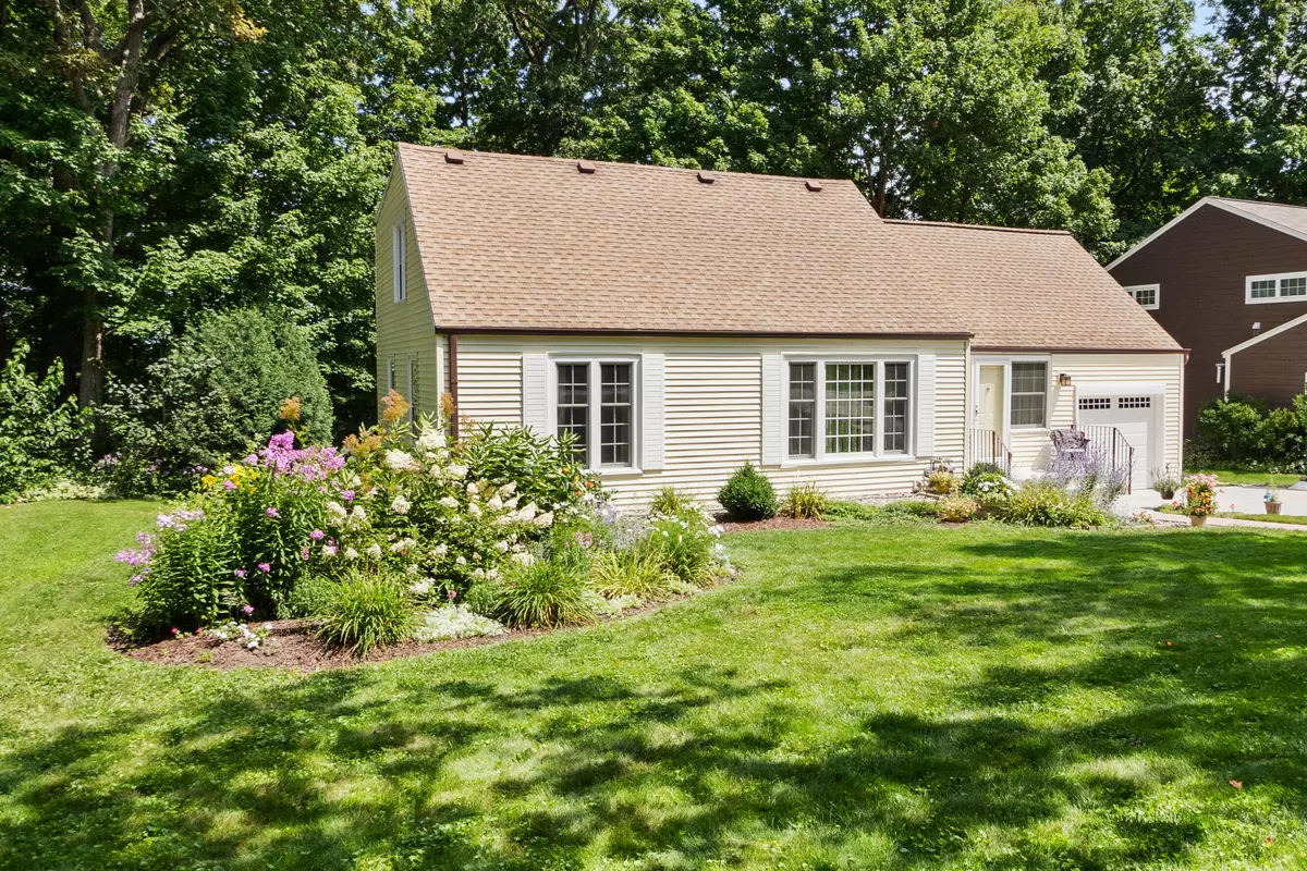 Brookfield, WI 53005,880 Apple Tree Ln