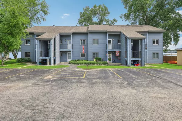 Salem Lakes, WI 53170,536 N Cogswell Dr Unit 6