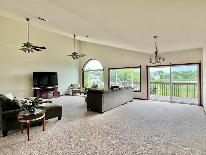 722 Cherokee Path, Lake Mills, WI 53551