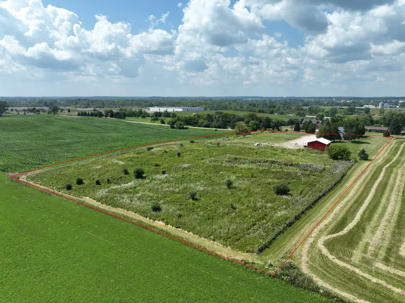 3432 Northwoods Rd, Port Washington, WI 53074