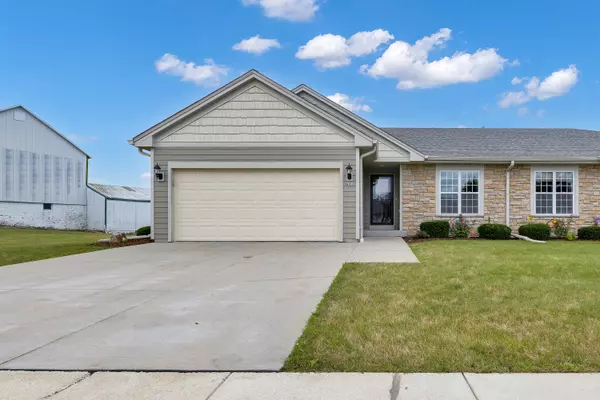 635 Farmstead Ct, Slinger, WI 53086