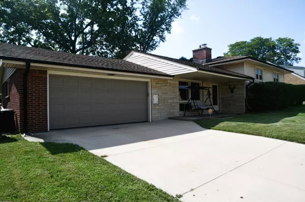 Wauwatosa, WI 53226,2411 N 113 St