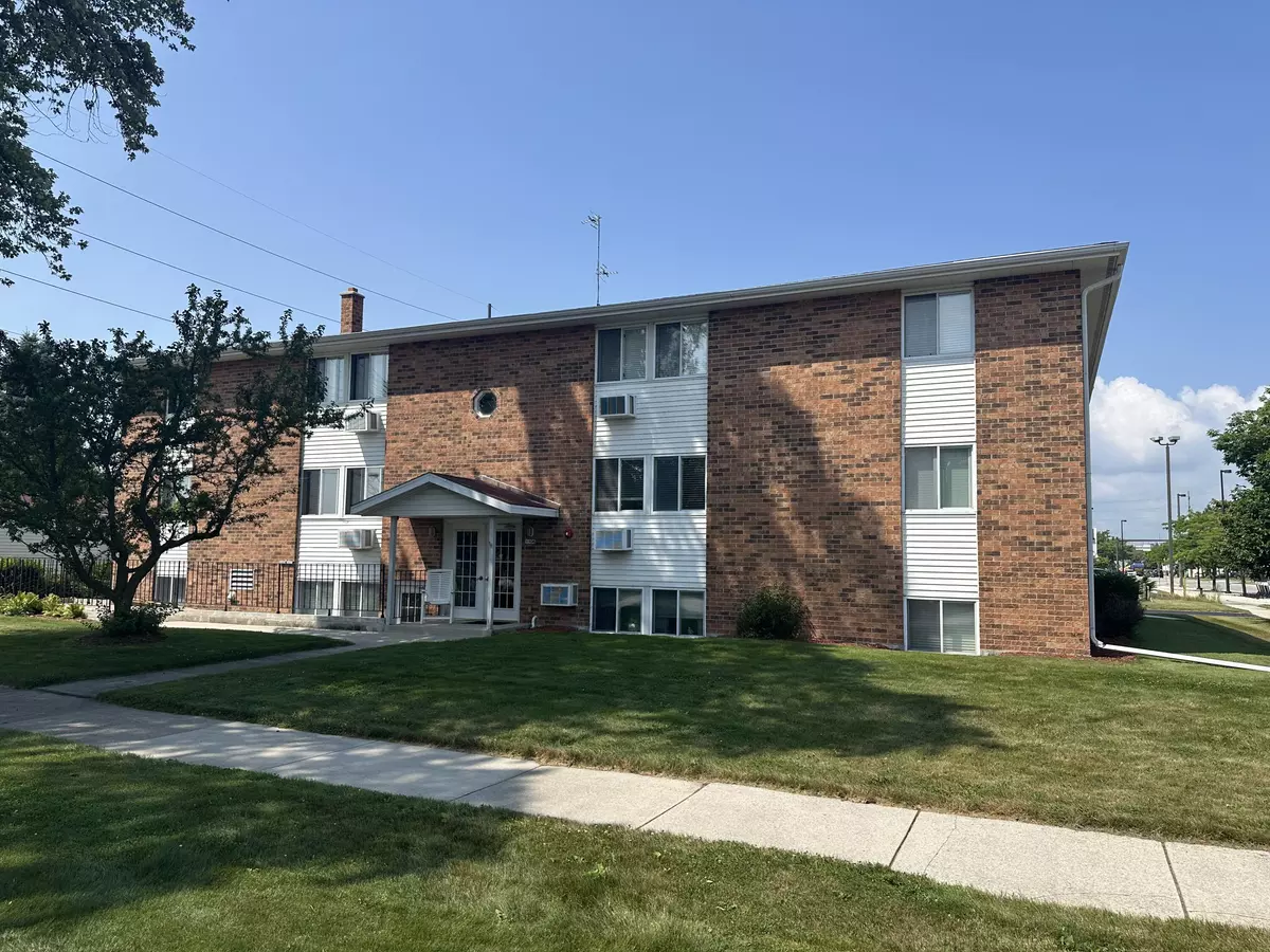 Sheboygan, WI 53081,1106 S 7th St Unit 6