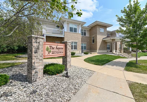 Greenfield, WI 53228,3960 S Prairie Hill Ln Unit 204