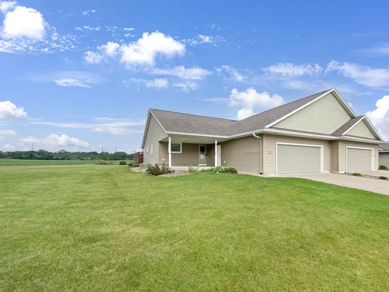 1600 Coranado St, Holmen, WI 54636