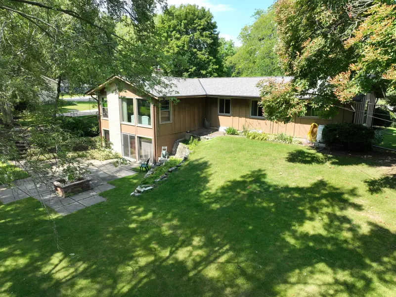 6898 N Seville Ave, Glendale, WI 53209