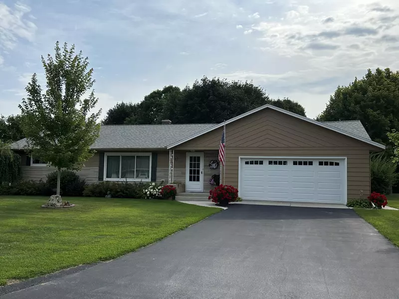 411 S 4th Ave, Saint Nazianz, WI 54232