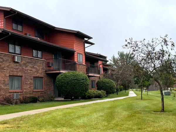 8530 W Waterford Ave Unit 6, Greenfield, WI 53228