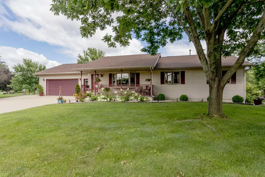 809 Jamesway Dr, Watertown, WI 53098