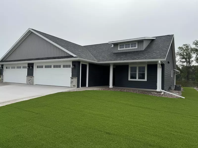 2951 Red Clover St, Holmen, WI 54636