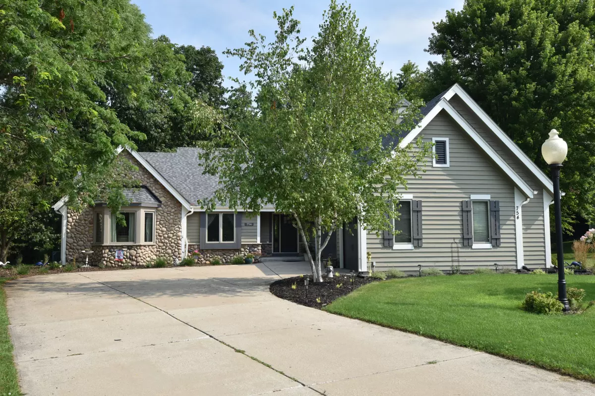 Oconomowoc, WI 53066,754 Prestwick Ct