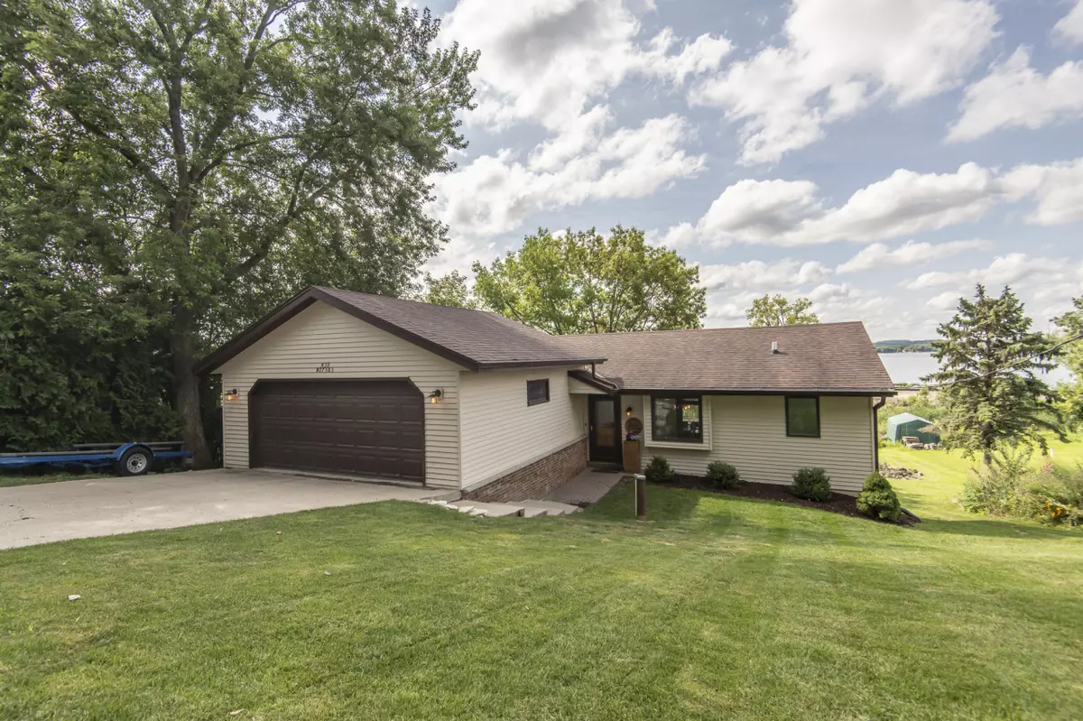 Pewaukee, WI 53072,N39W27383 Hillside Grove Rd