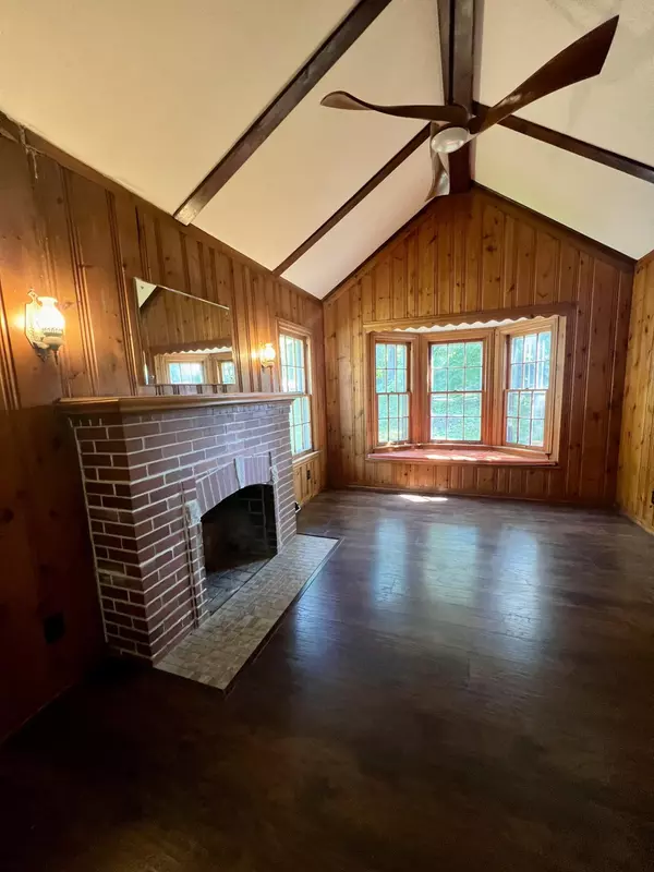 Twin Lakes, WI 53181,533 Valley Rd