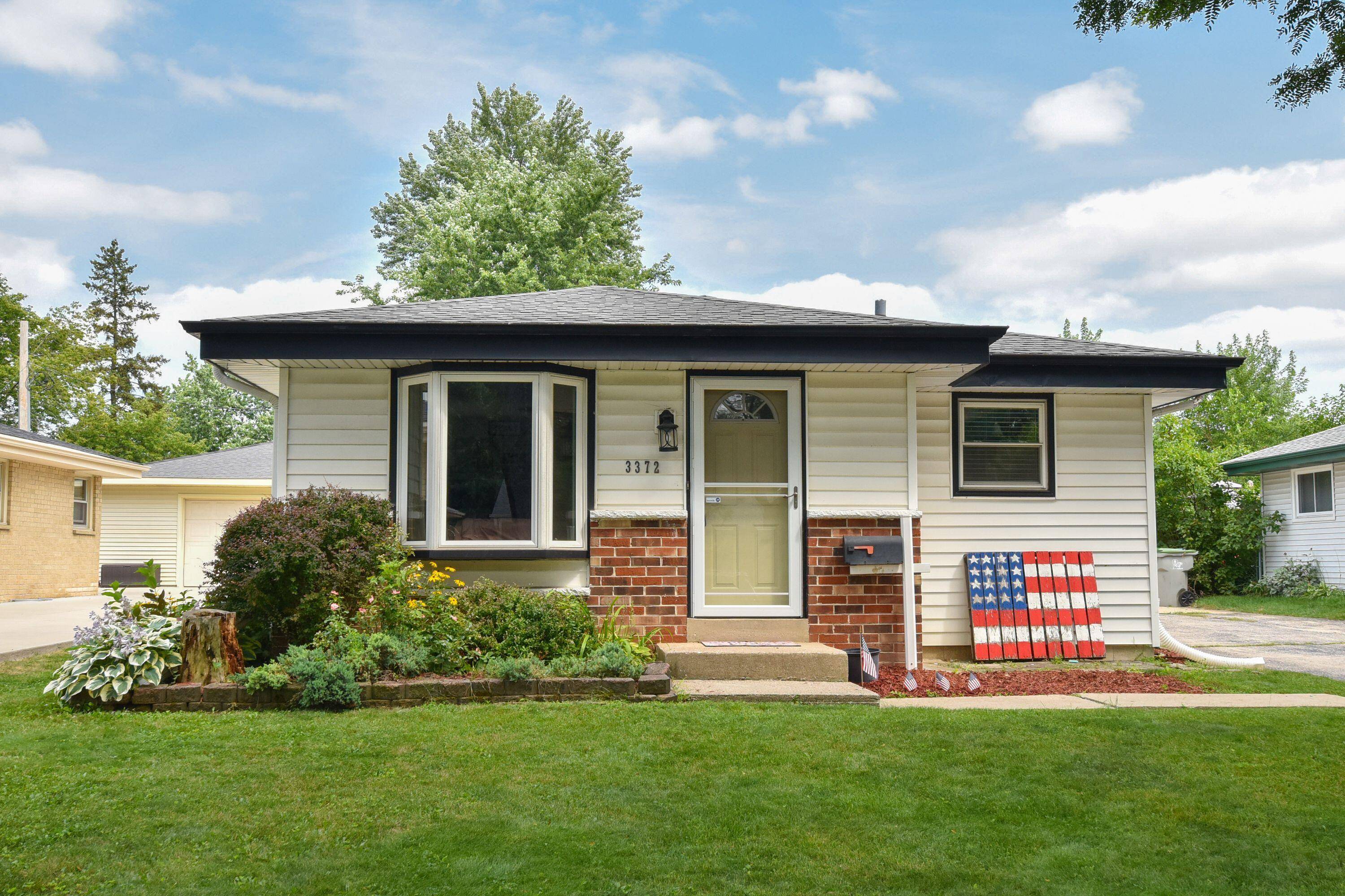 3372 S 93rd St, Milwaukee, WI 53227