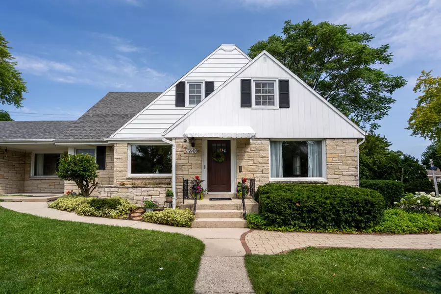 5908 W Kinnickinnic River Pkwy, West Allis, WI 53219