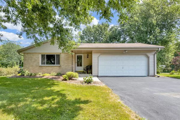 W224S4530 Guthrie Rd, Waukesha, WI 53189