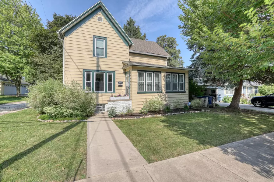 215 N Spring St, Port Washington, WI 53074