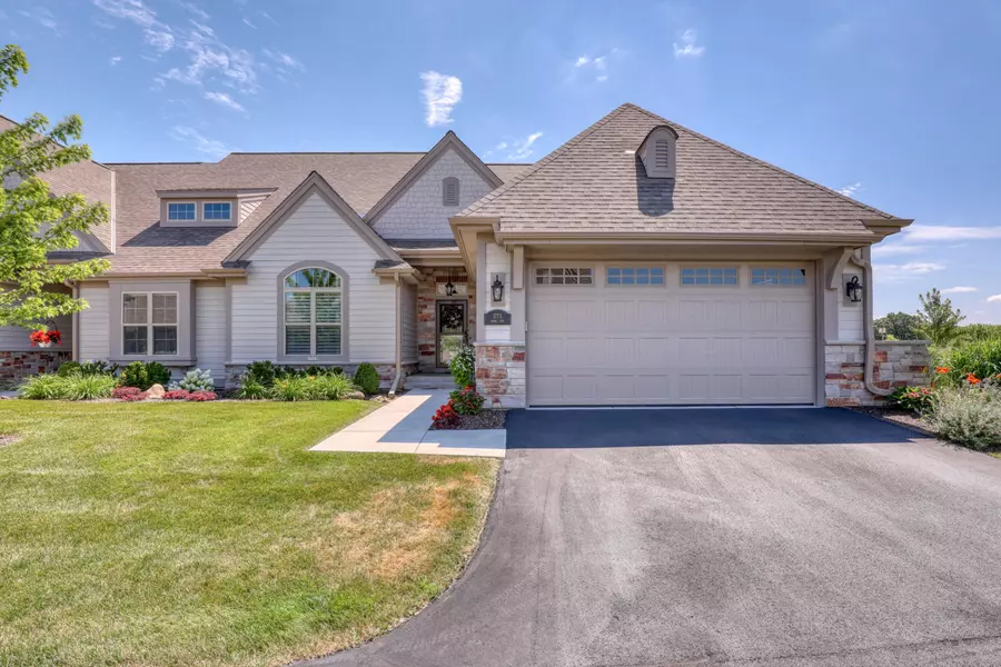 1773 Derby Ln, Oconomowoc, WI 53066