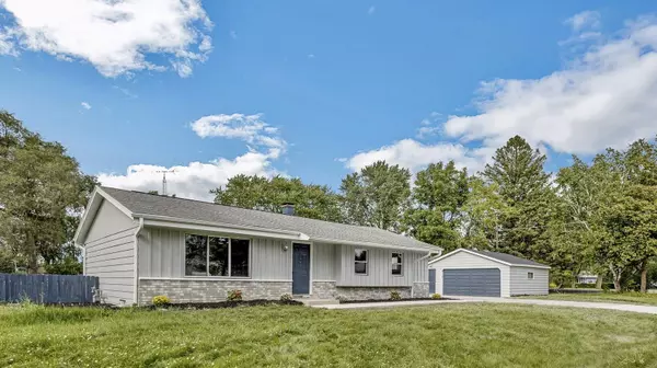 2810 Arrowhead St, Caledonia, WI 53402