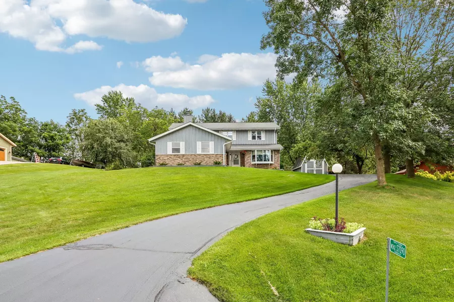 W242S7090 Cameron Dr, Vernon, WI 53189