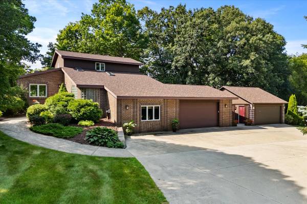 1555 River Bend Rd, Grafton, WI 53024