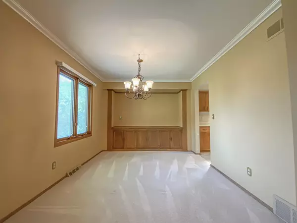 Pewaukee, WI 53072,W274N1892 Oak Spring Ct