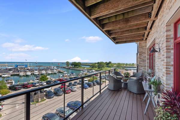 201 E Main St Unit 303, Port Washington, WI 53074