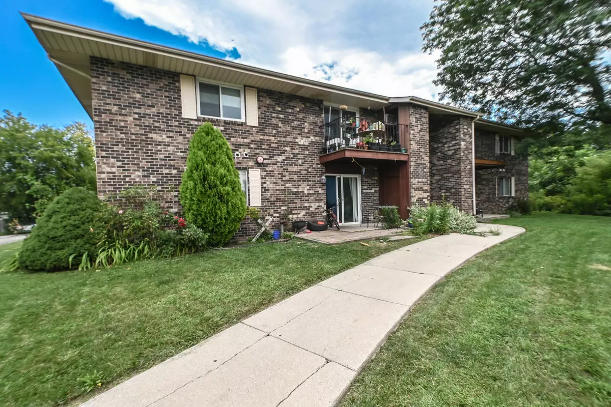 Caledonia, WI 53402,4845 Scotts Way Unit 201