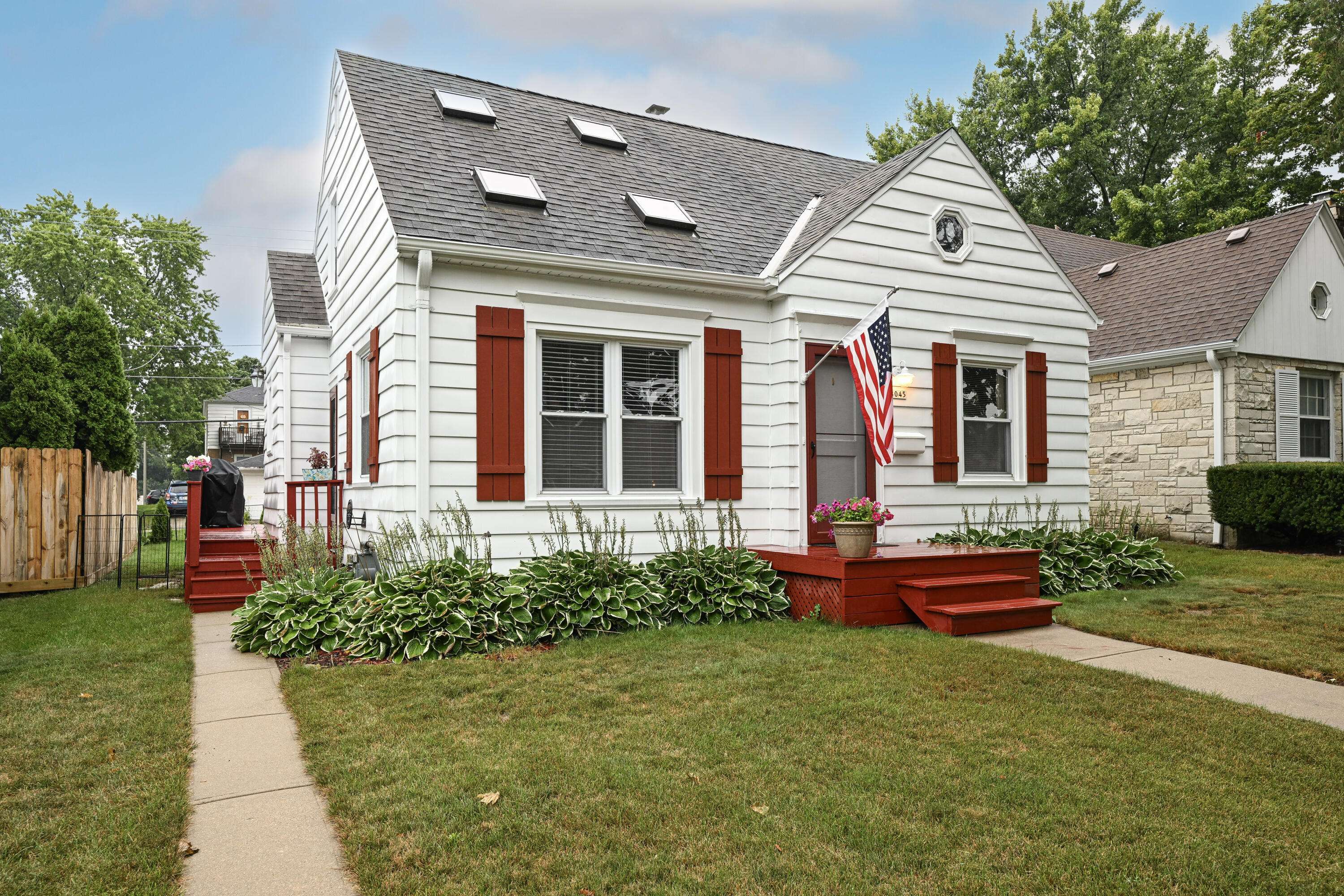 8045 W Lorraine Pl, Milwaukee, WI 53222