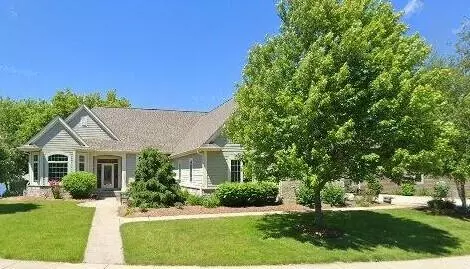 Oconomowoc, WI 53066,550 Lake Bluff Dr