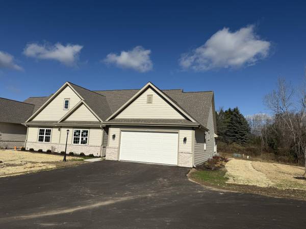 1818 Cedar Ridge Dr, Slinger, WI 53086