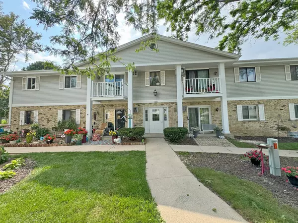 1226 E Decorah Rd Unit 3, West Bend, WI 53095