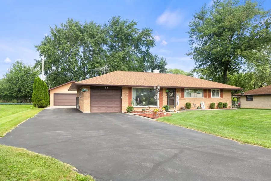 4104 122nd St, Pleasant Prairie, WI 53158