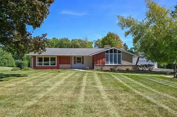 11722 N Solar Ave, Mequon, WI 53097