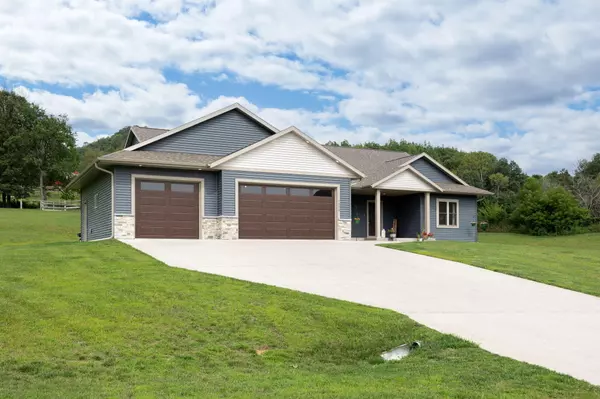 W7306 Sylvester Rd, Holland, WI 54636