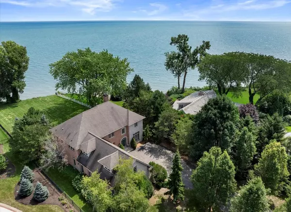 4077 Lighthouse Dr, Wind Point, WI 53402