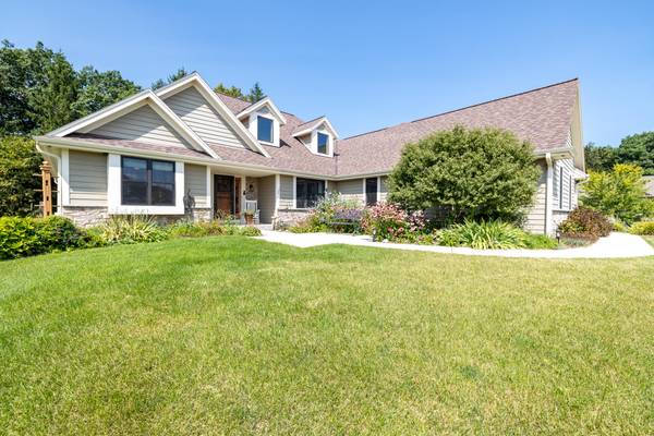 2693 Oak Knoll Dr, Jackson, WI 53037