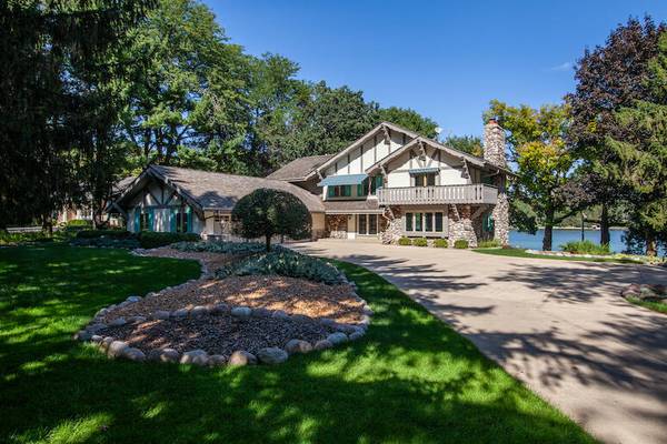 4744 N Pinecrest Dr, Chenequa, WI 53058