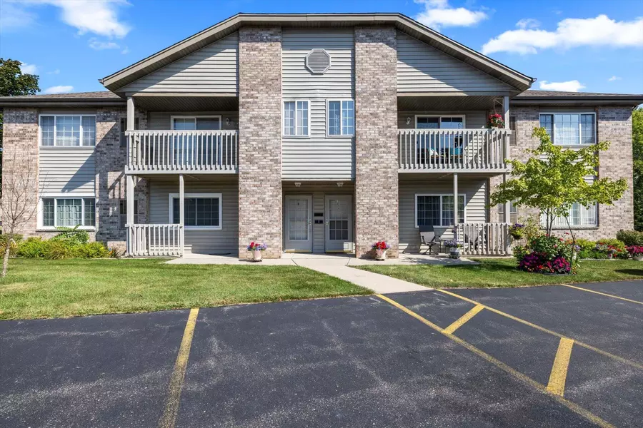 S76W16927 Gregory Dr Unit A, Muskego, WI 53150