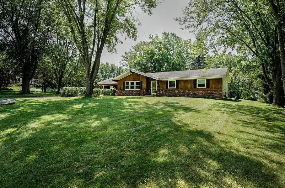 S28W29345 Michelle Ct, Genesee, WI 53188